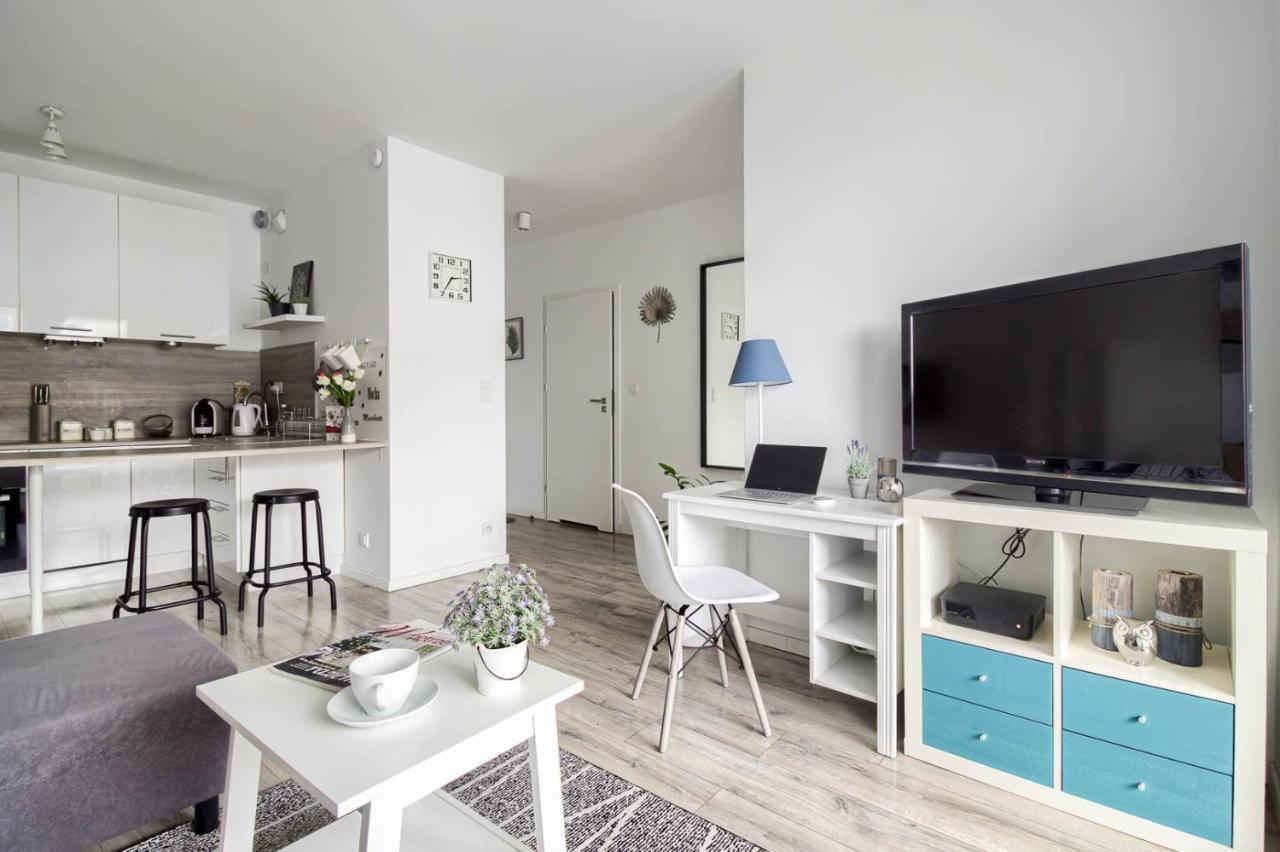 M&R Apartament Airport&Business Premium Komputerowa - Underground Garage - Free Wifi - Netflix - Self Check-In - 5 Min From Chopin Airport 바르샤바 외부 사진