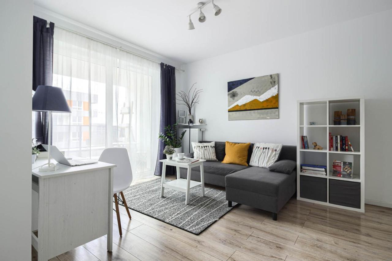 M&R Apartament Airport&Business Premium Komputerowa - Underground Garage - Free Wifi - Netflix - Self Check-In - 5 Min From Chopin Airport 바르샤바 외부 사진