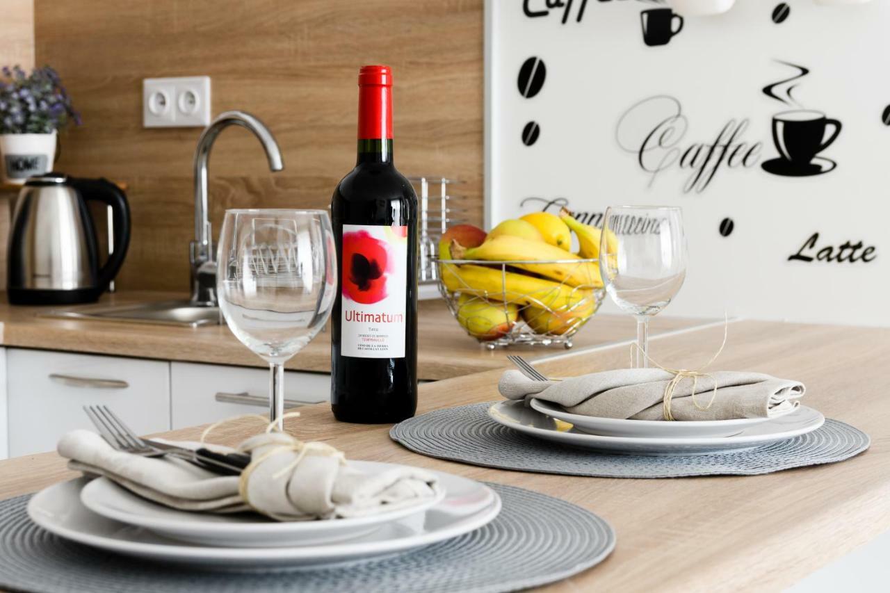 M&R Apartament Airport&Business Premium Komputerowa - Underground Garage - Free Wifi - Netflix - Self Check-In - 5 Min From Chopin Airport 바르샤바 외부 사진