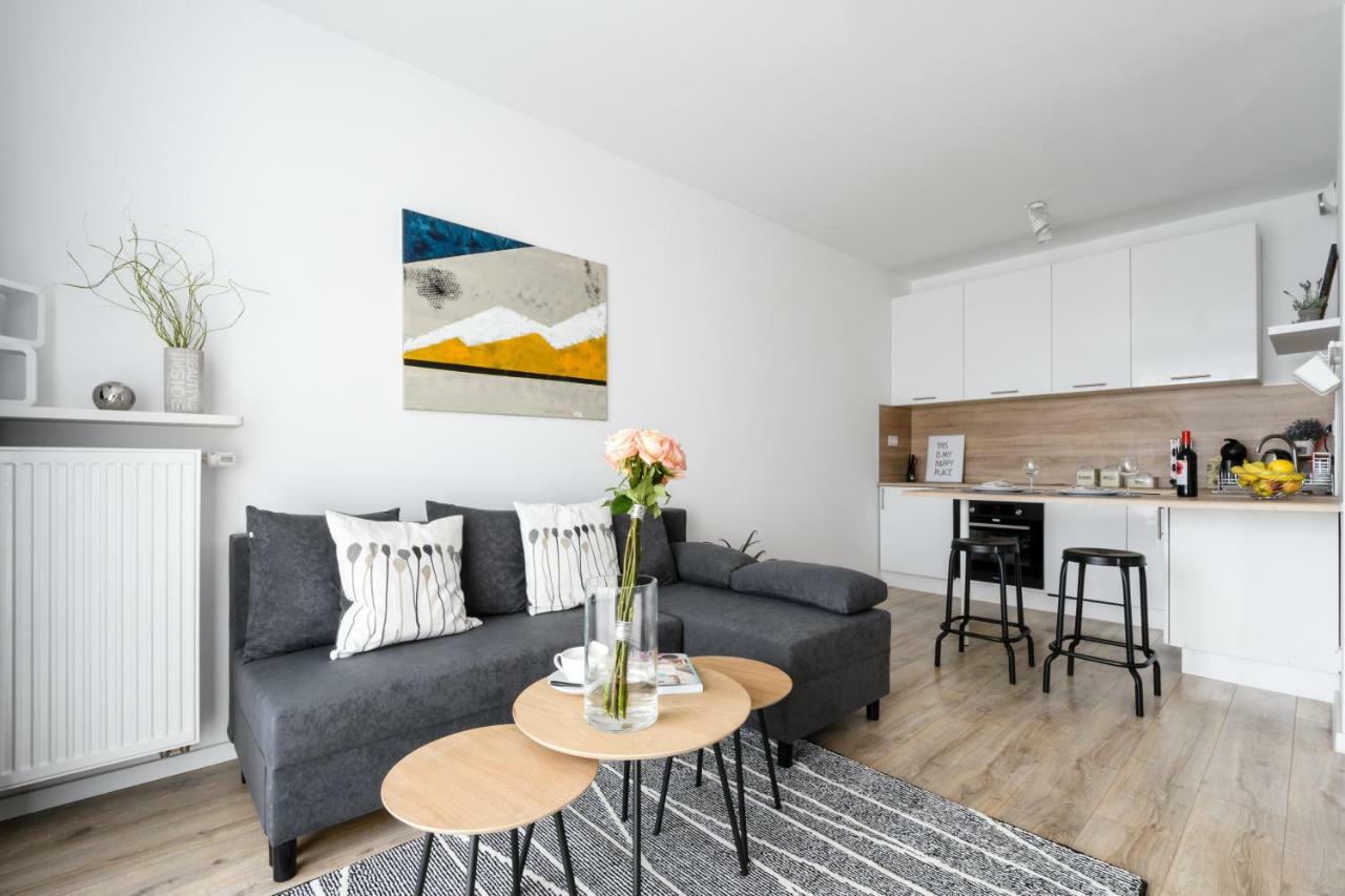 M&R Apartament Airport&Business Premium Komputerowa - Underground Garage - Free Wifi - Netflix - Self Check-In - 5 Min From Chopin Airport 바르샤바 외부 사진