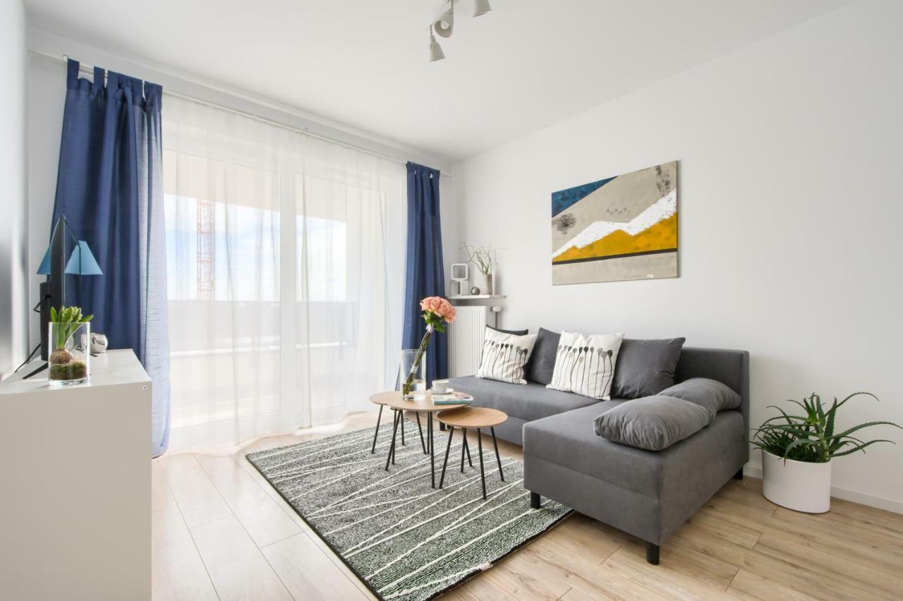 M&R Apartament Airport&Business Premium Komputerowa - Underground Garage - Free Wifi - Netflix - Self Check-In - 5 Min From Chopin Airport 바르샤바 외부 사진