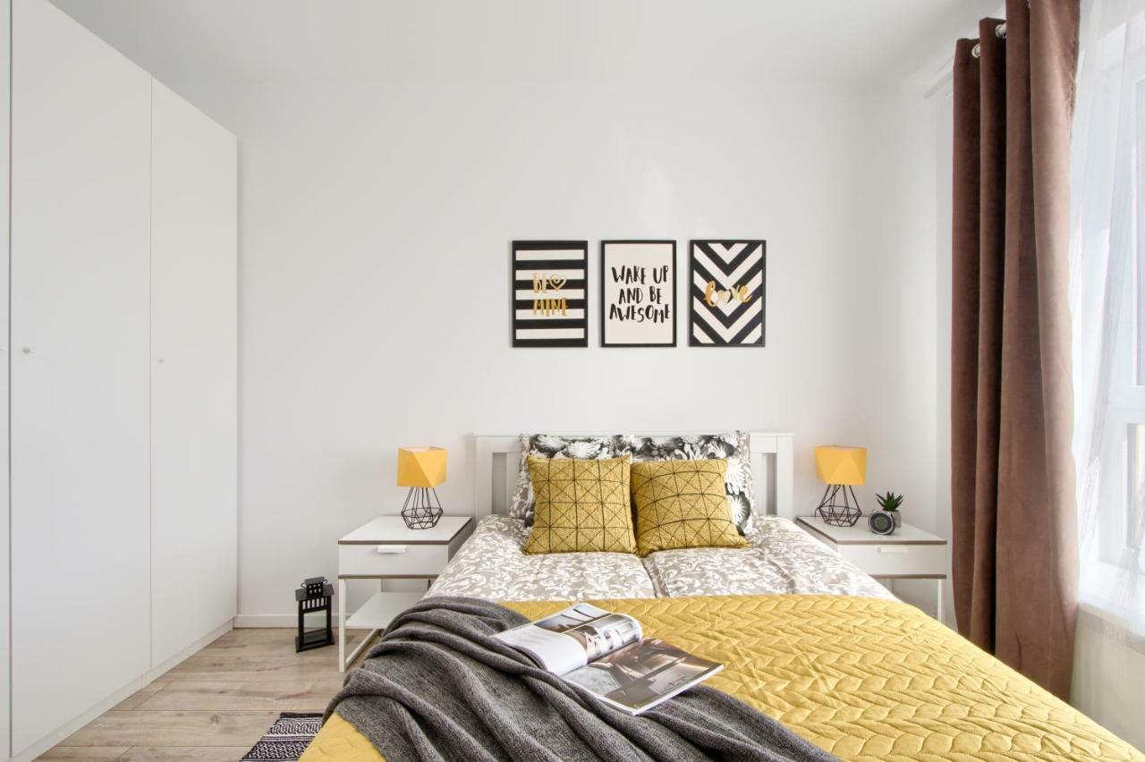 M&R Apartament Airport&Business Premium Komputerowa - Underground Garage - Free Wifi - Netflix - Self Check-In - 5 Min From Chopin Airport 바르샤바 외부 사진