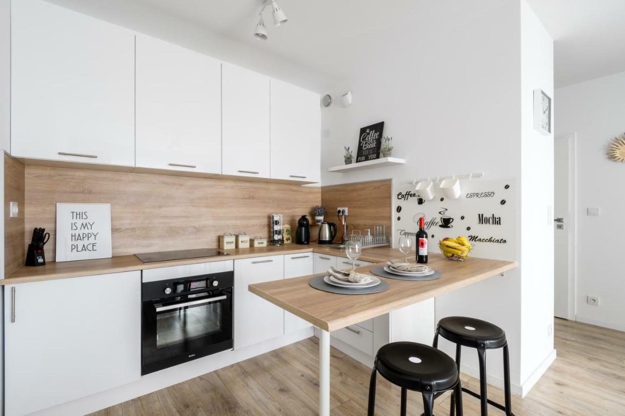 M&R Apartament Airport&Business Premium Komputerowa - Underground Garage - Free Wifi - Netflix - Self Check-In - 5 Min From Chopin Airport 바르샤바 외부 사진