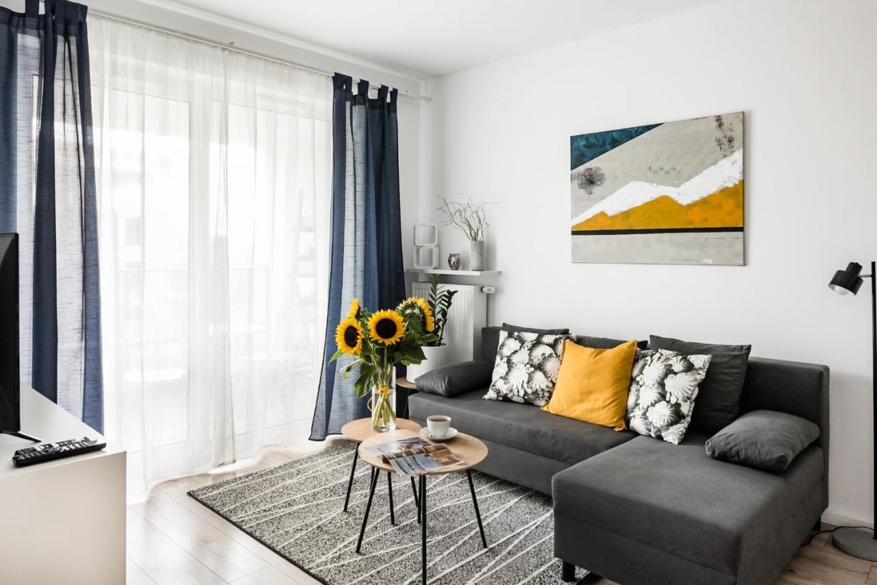 M&R Apartament Airport&Business Premium Komputerowa - Underground Garage - Free Wifi - Netflix - Self Check-In - 5 Min From Chopin Airport 바르샤바 외부 사진