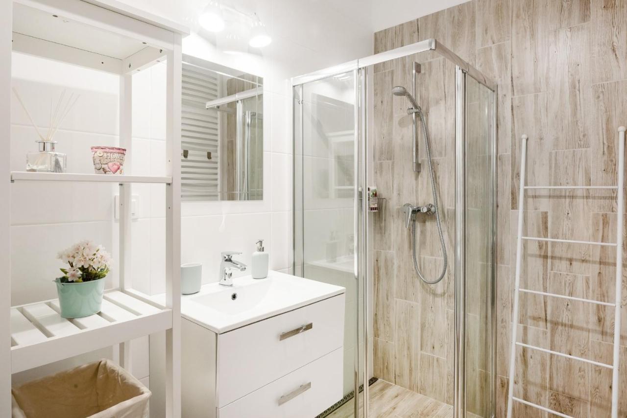 M&R Apartament Airport&Business Premium Komputerowa - Underground Garage - Free Wifi - Netflix - Self Check-In - 5 Min From Chopin Airport 바르샤바 외부 사진