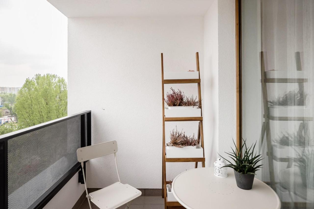 M&R Apartament Airport&Business Premium Komputerowa - Underground Garage - Free Wifi - Netflix - Self Check-In - 5 Min From Chopin Airport 바르샤바 외부 사진