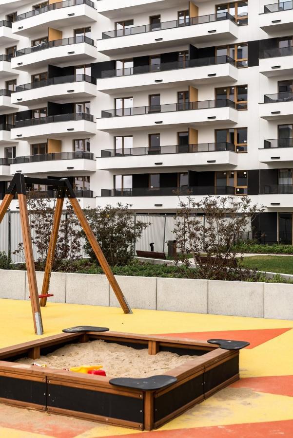 M&R Apartament Airport&Business Premium Komputerowa - Underground Garage - Free Wifi - Netflix - Self Check-In - 5 Min From Chopin Airport 바르샤바 외부 사진