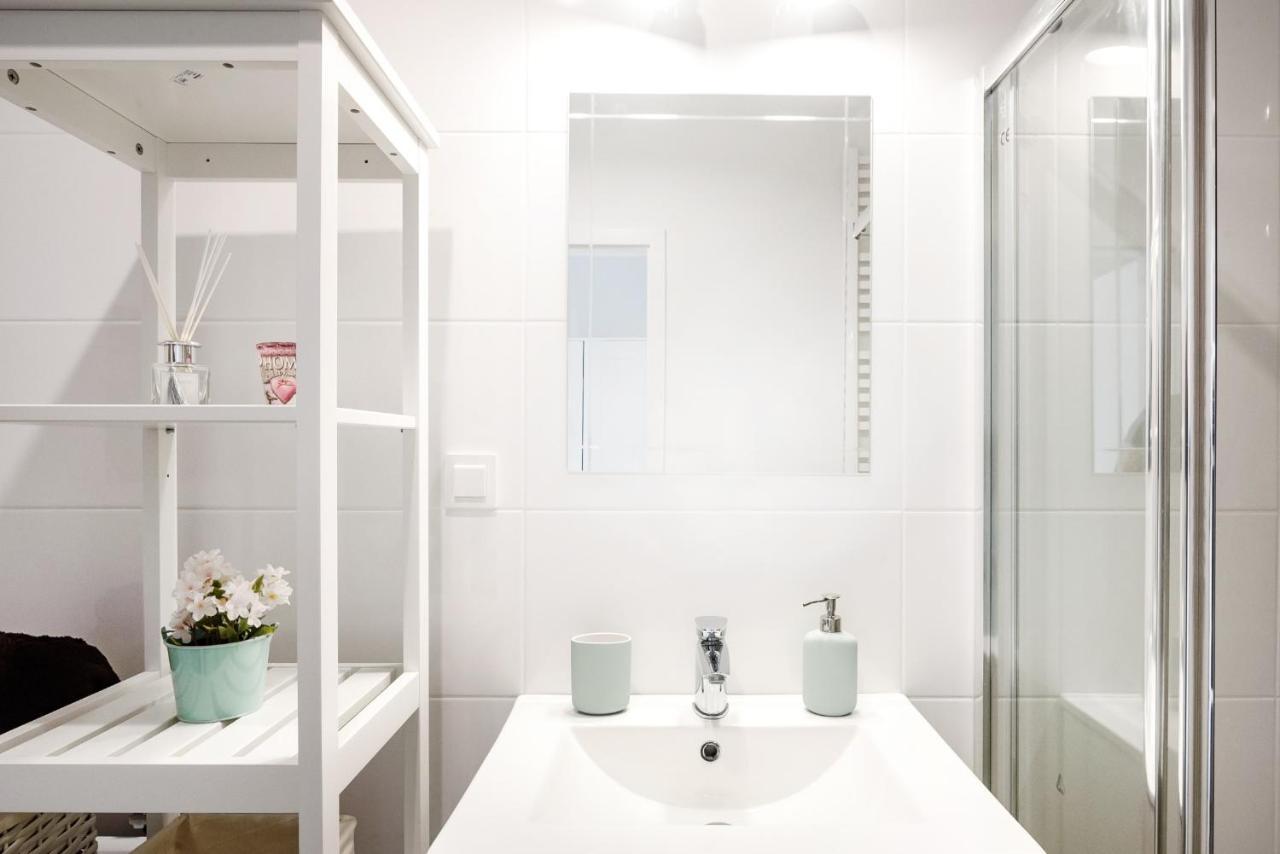 M&R Apartament Airport&Business Premium Komputerowa - Underground Garage - Free Wifi - Netflix - Self Check-In - 5 Min From Chopin Airport 바르샤바 외부 사진