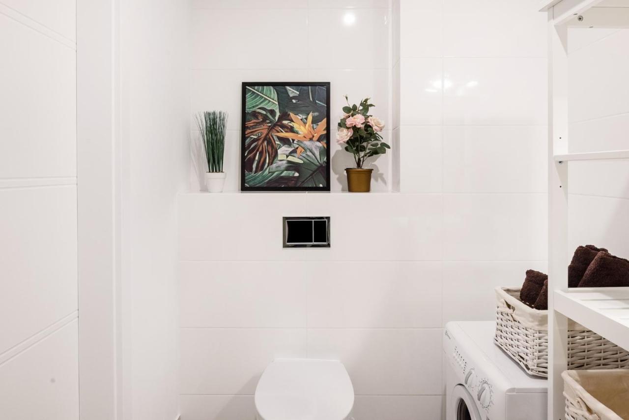 M&R Apartament Airport&Business Premium Komputerowa - Underground Garage - Free Wifi - Netflix - Self Check-In - 5 Min From Chopin Airport 바르샤바 외부 사진